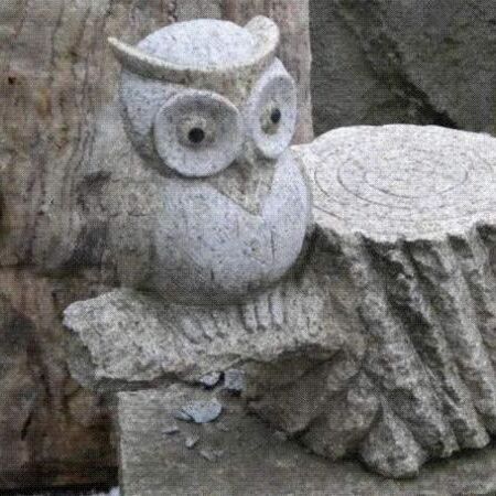 Dekorative Eule aus Stein
